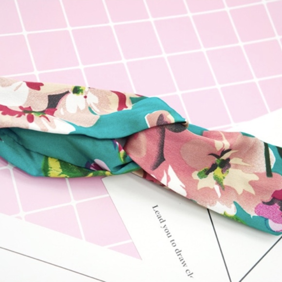 Floral Knotted Headband (1 pc.) - Picture 9 of 9